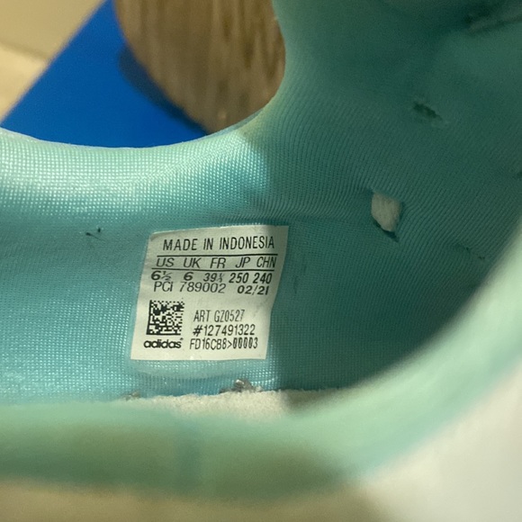 Pre-loved Adidas little mermaid collab sneakers Disney - Picture 5 of 6